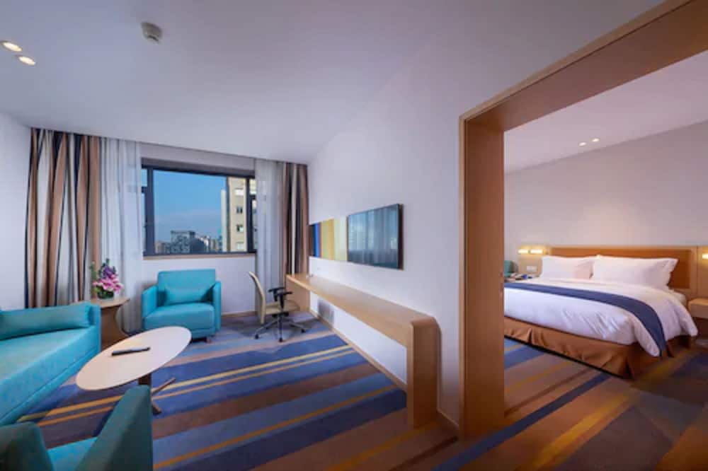 Holiday Inn Express Shanghai Zhenping 29/69