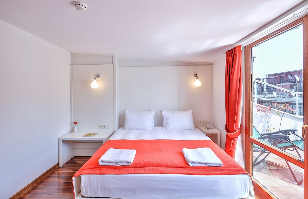 Senatus Hotel 10/50
