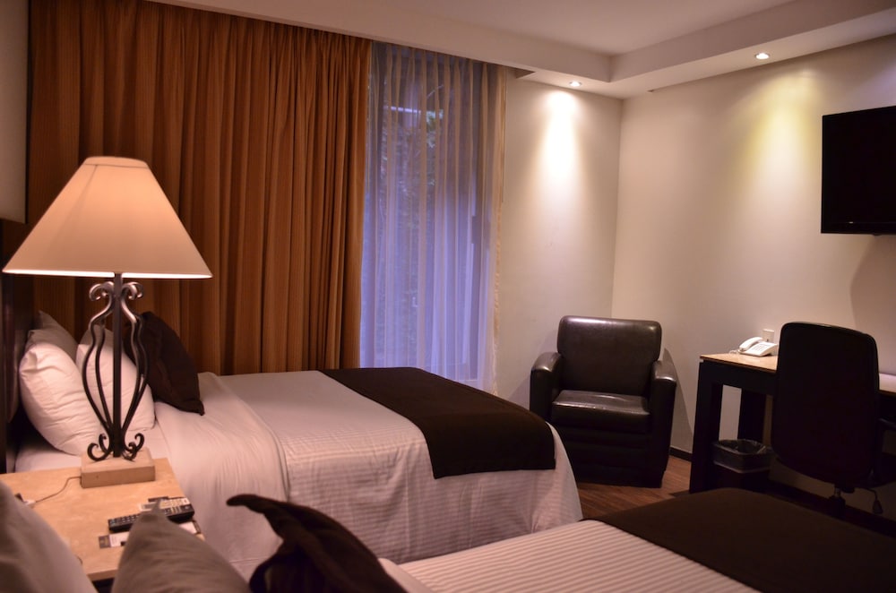 Hotel Gobernador 24/49