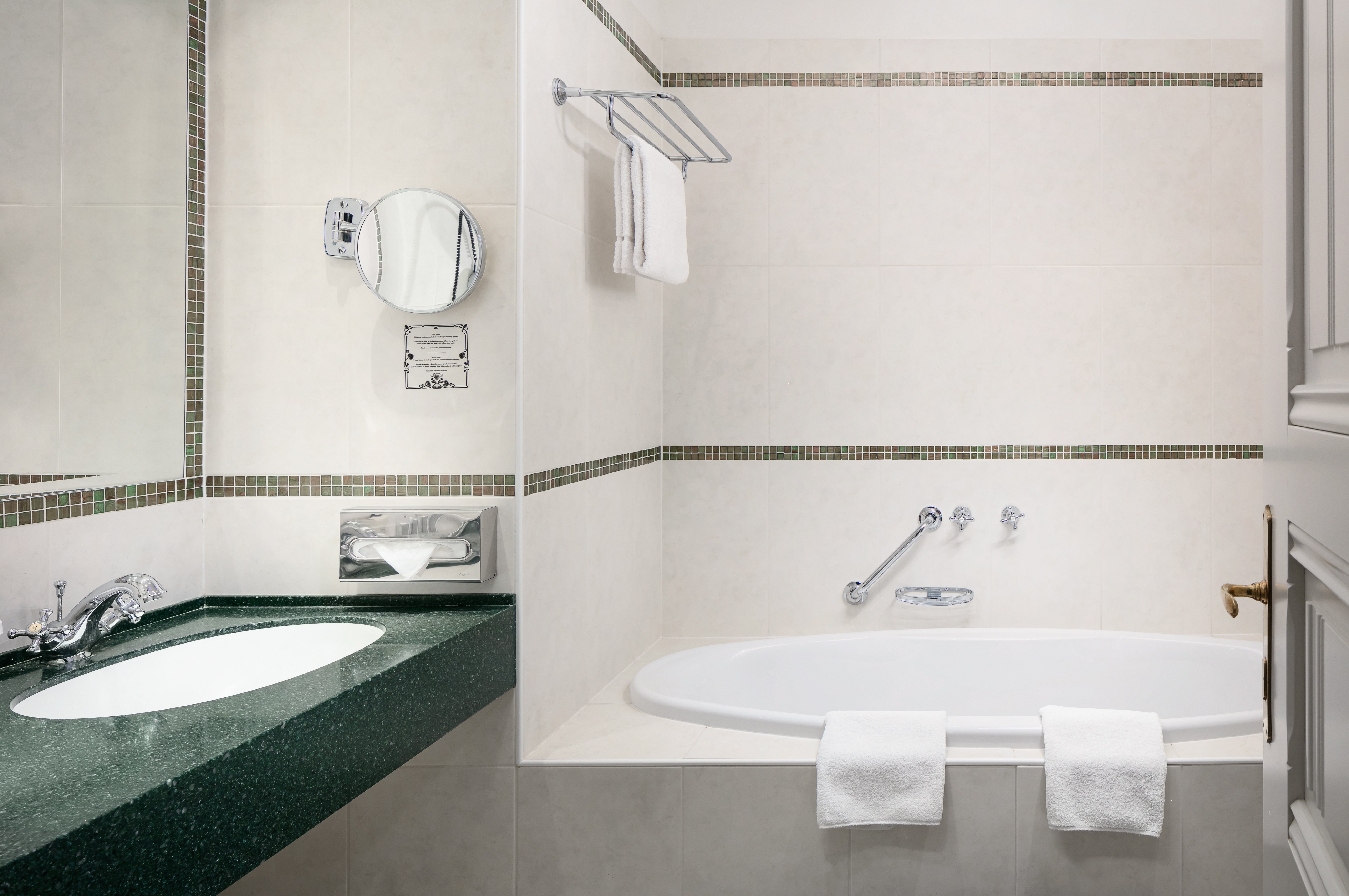 Hotel Paris Prague 50/50