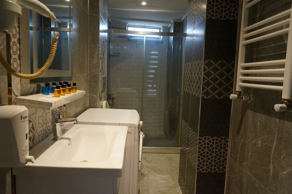 Corner Park Suites 49/50
