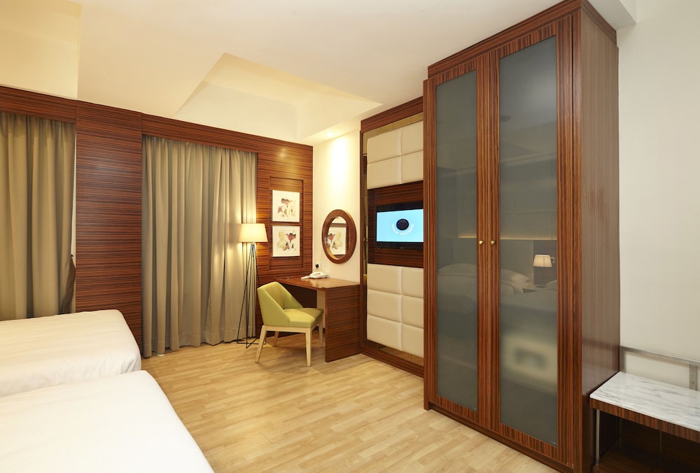 Hotel Six Seasons 37/50