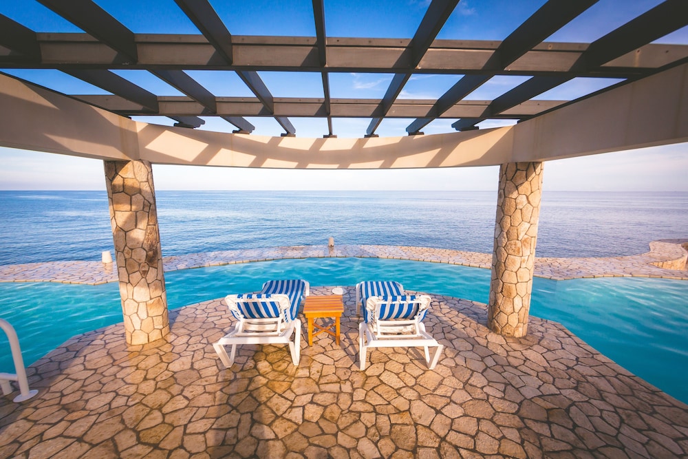 Ocean Cliff Hotel Negril 66/69