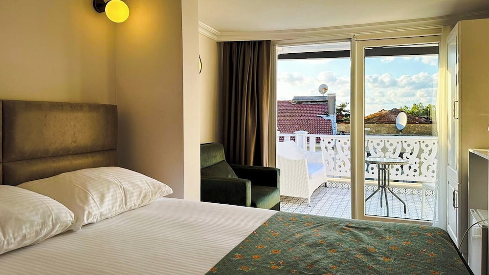 White Palace Otel 28/50