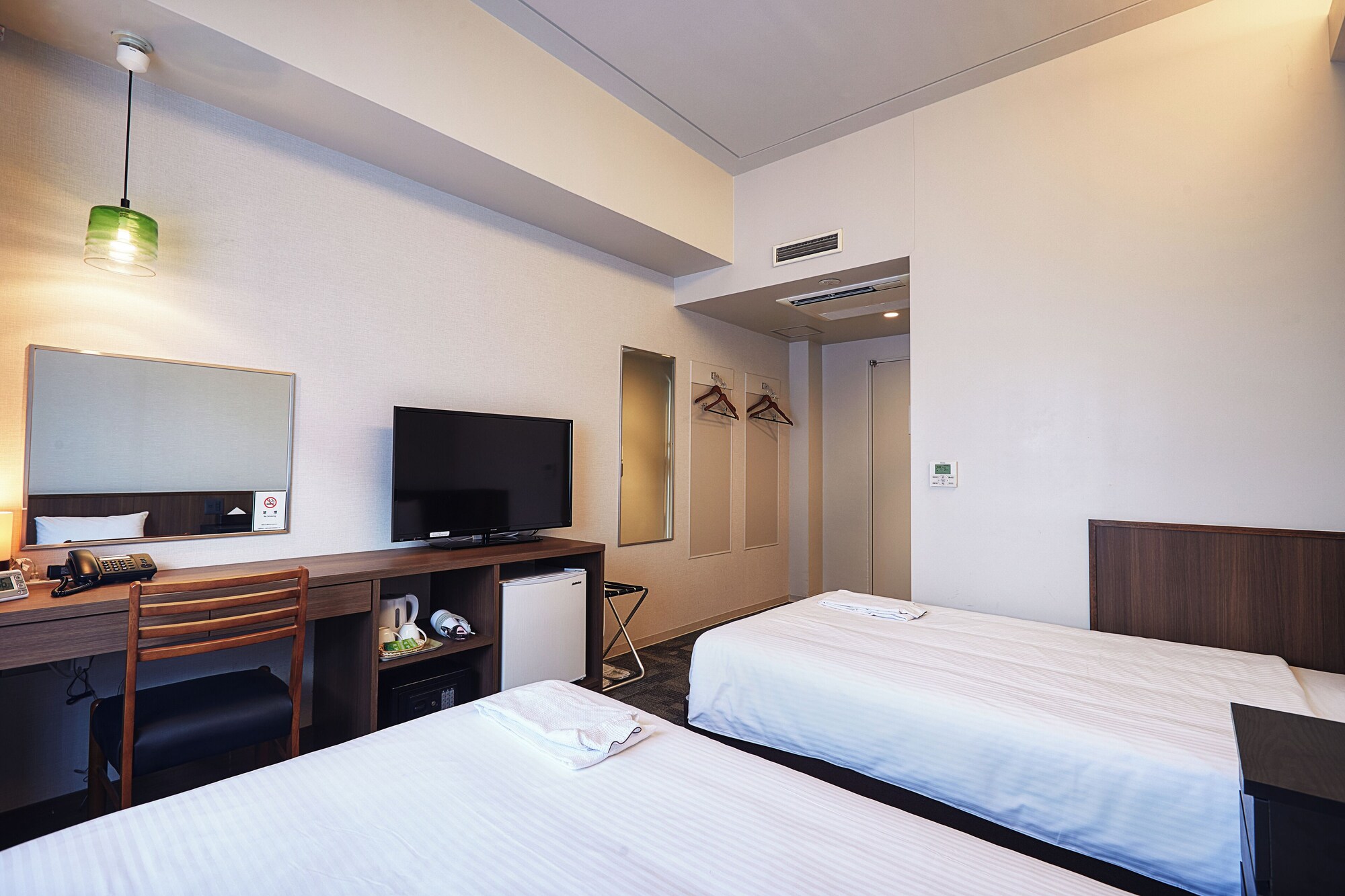 DELUXE, TWIN BEDS