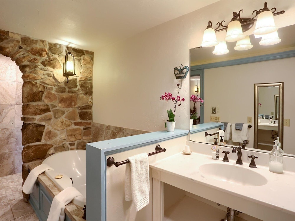Hideaway, King Bed، Battlefield Bed &amp; Breakfast Inn 9/10