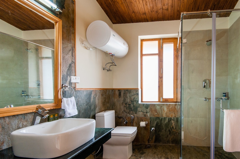 Larisa Resort Manali 113/114