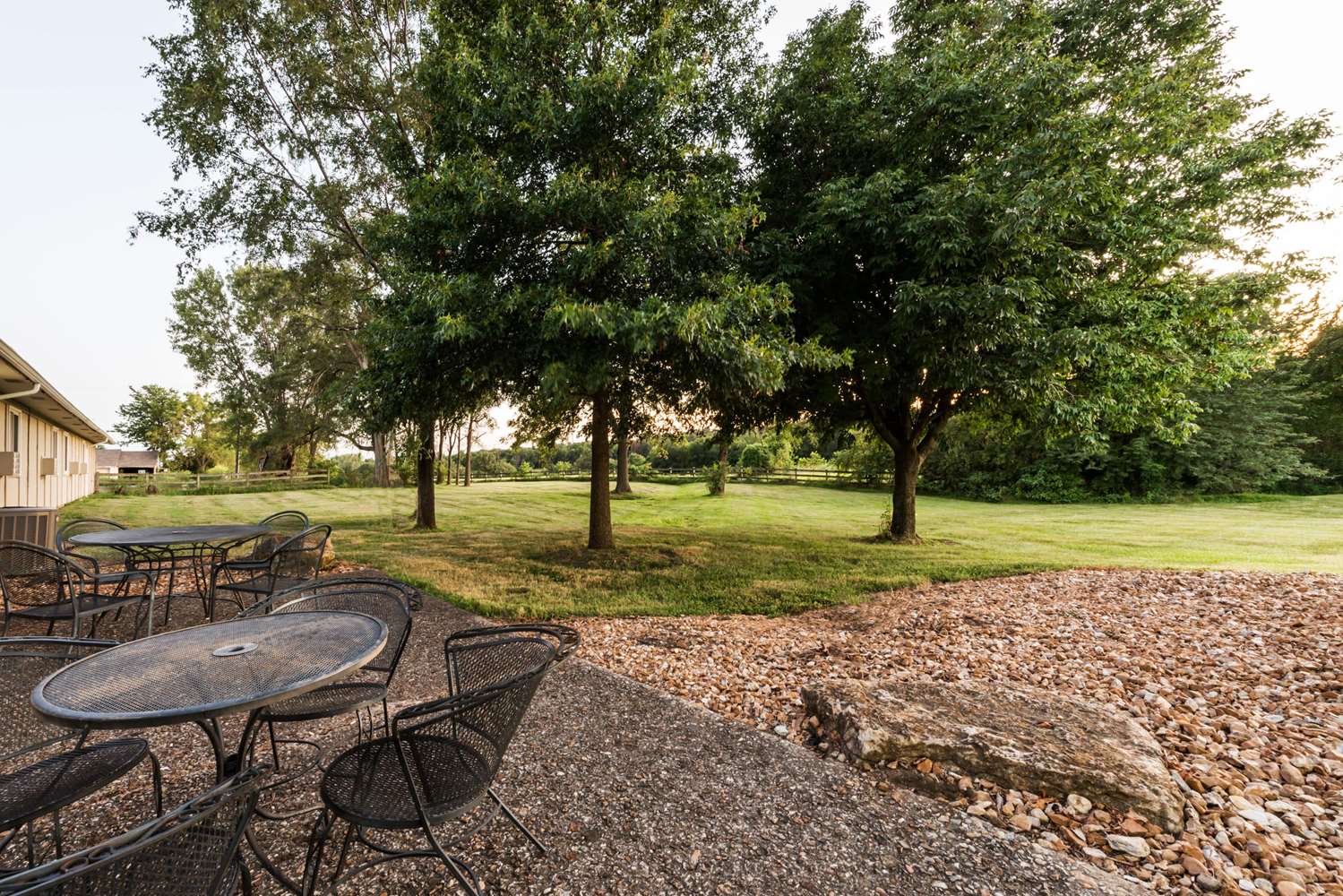 Super 8 by Wyndham Higginsville 8/11