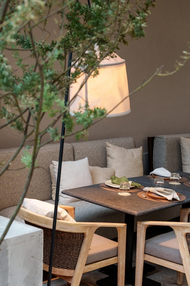 Numu Boutique Hotel 46/58