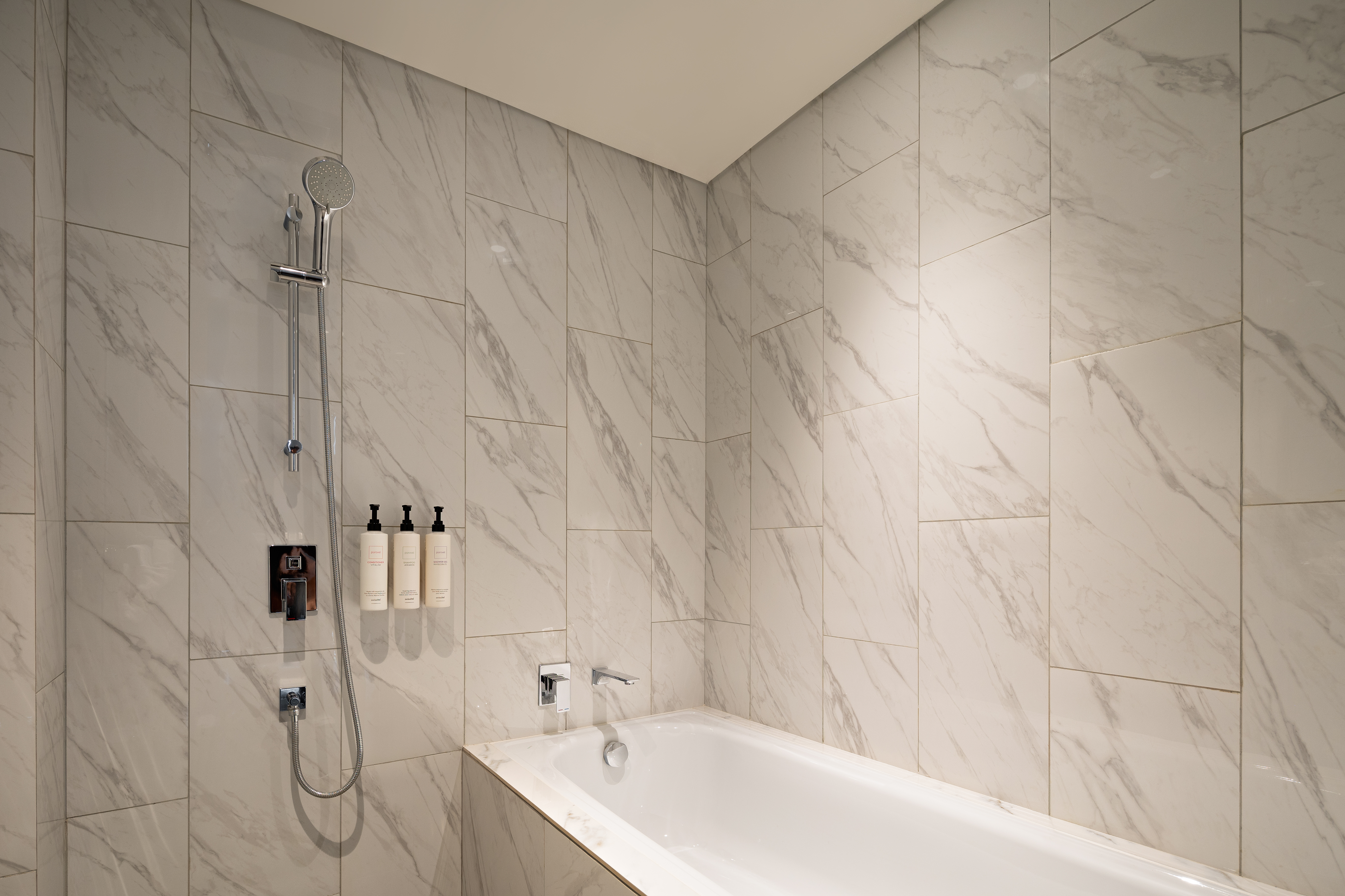 Signature, Swiss, Studio, Twin Beds، Swissotel Living Jakarta Mega Kuningan 3/3