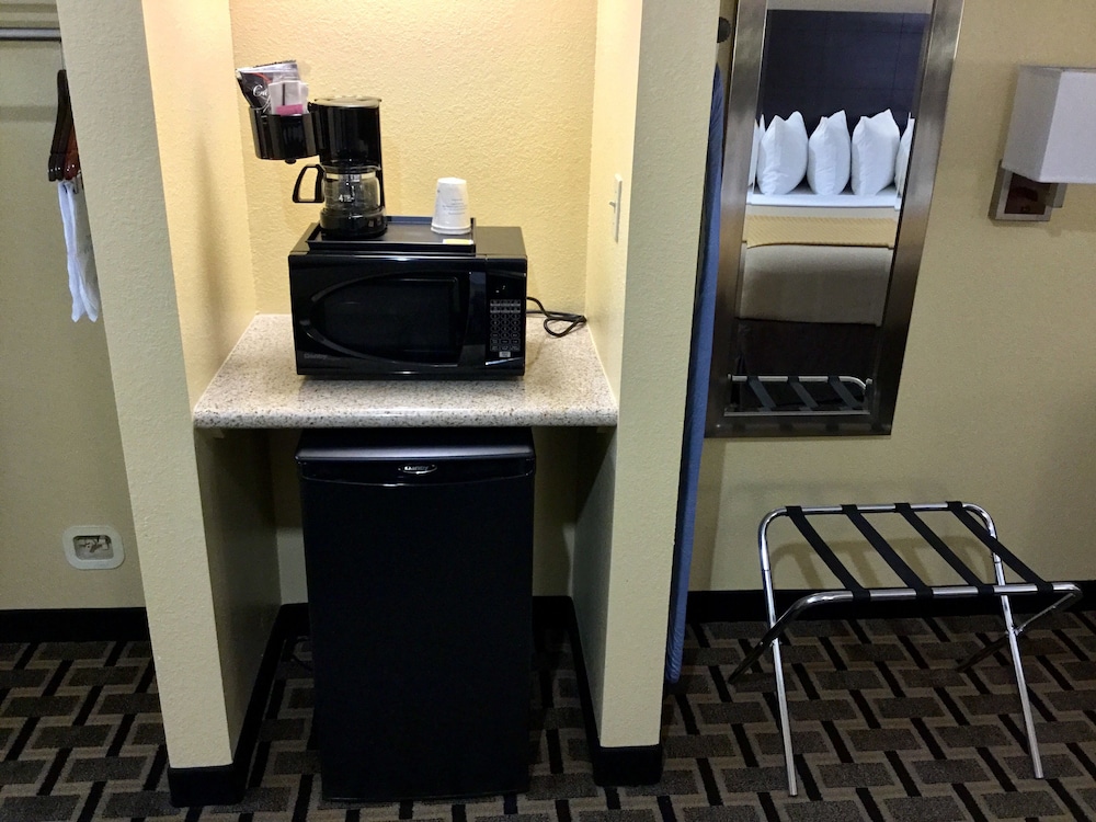 Days Inn By Wyndham Baytown East 36/50