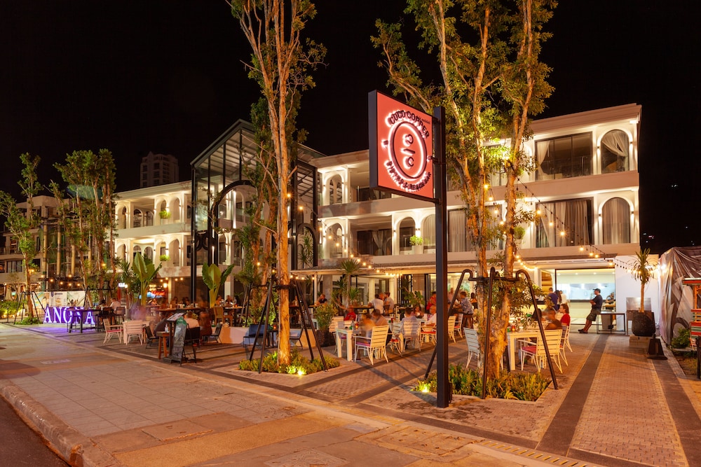 Anona Beachfront Phuket Resort 57/65