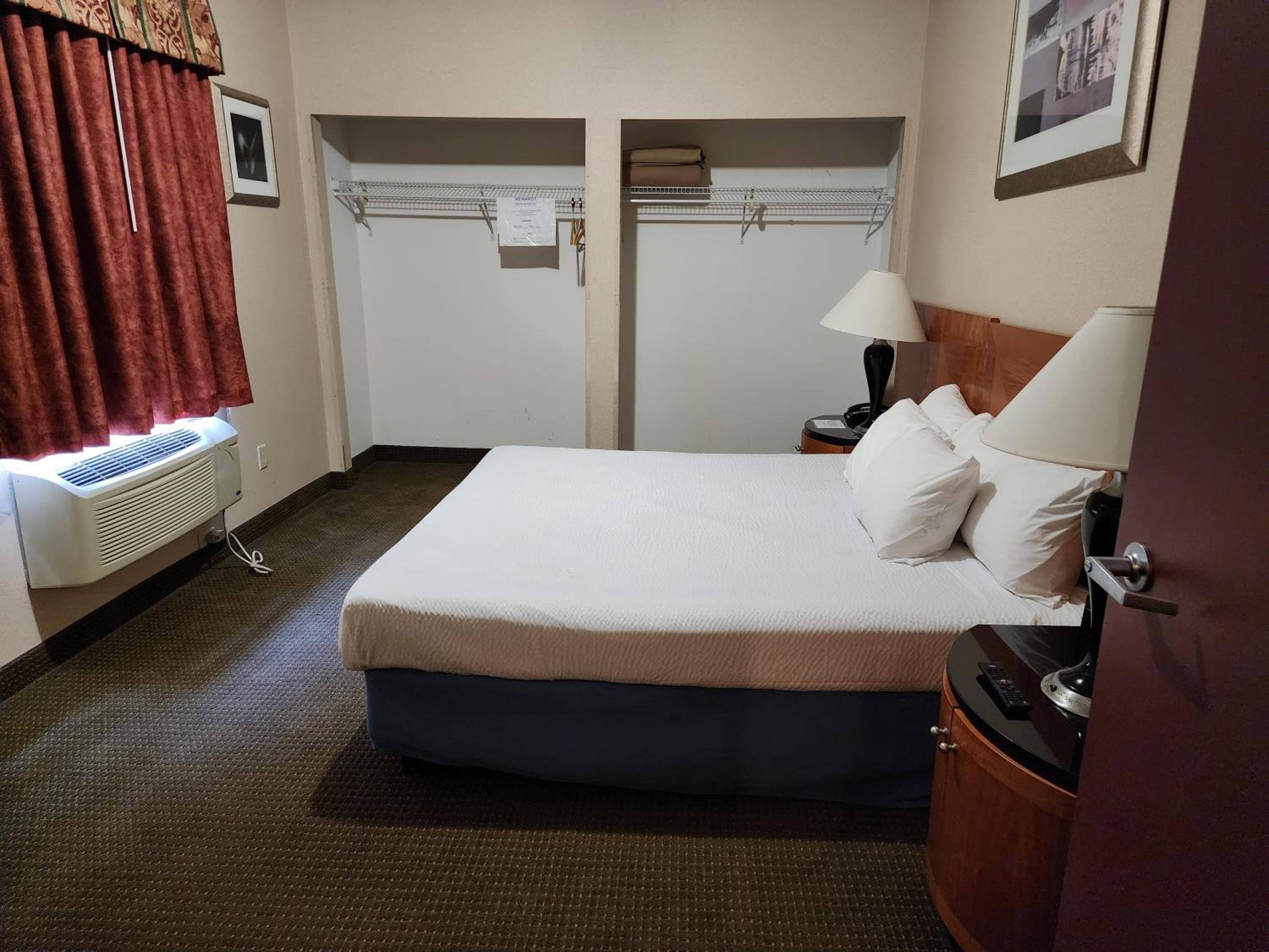 جناح ديلوكس بسرير كينج، Days Inn by Wyndham Luray Shenandoah 2/8