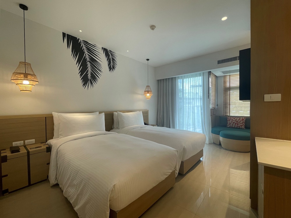 Outrigger Surin Beach Resort 21/74