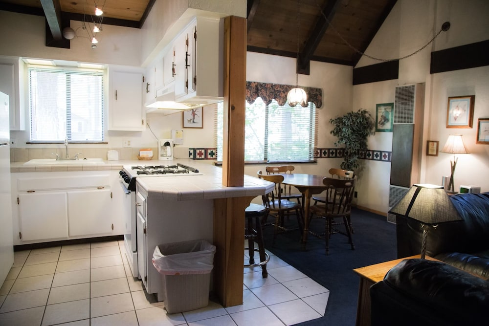 Sleepy Forest Cottages 50/65