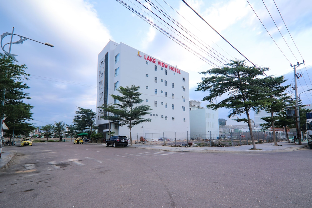Lake View Hotel 62/69