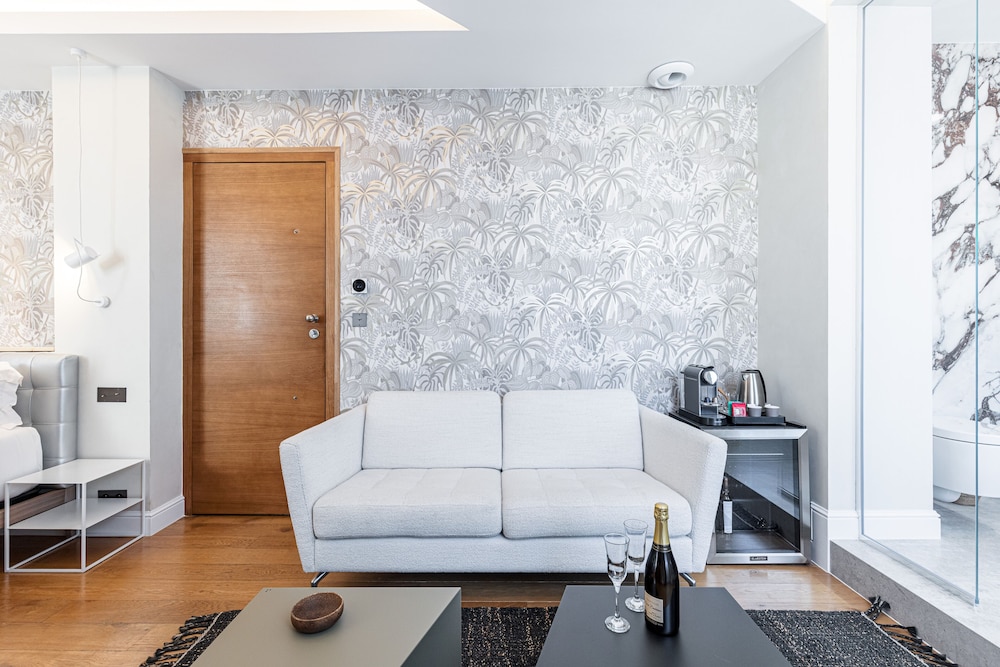 Le Dortoir Multi Storey Luxury Suites 30/50