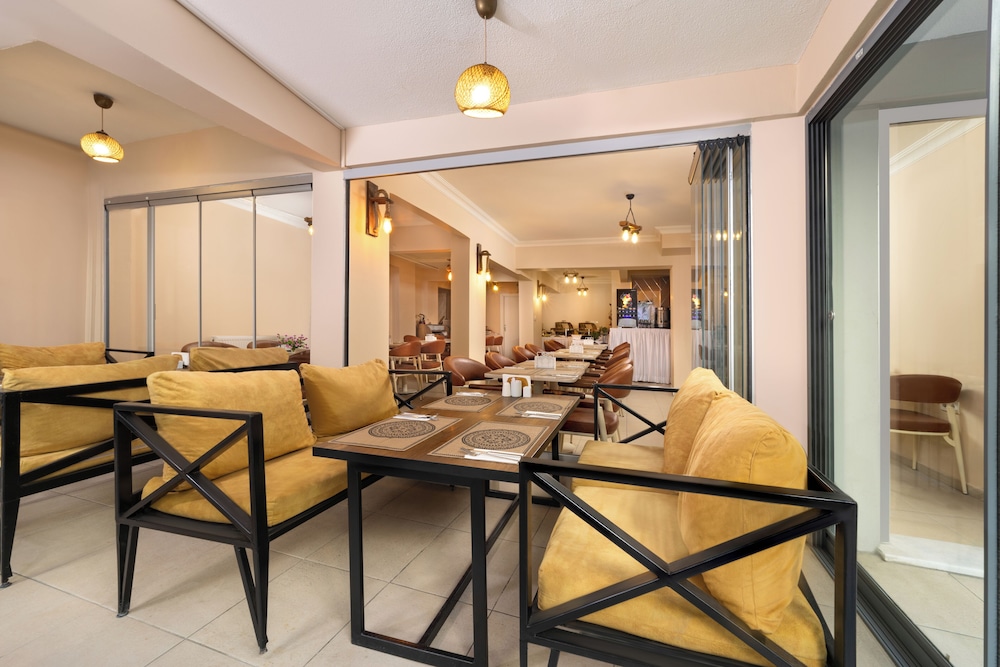 Ulubat Castle Hotel 53/61