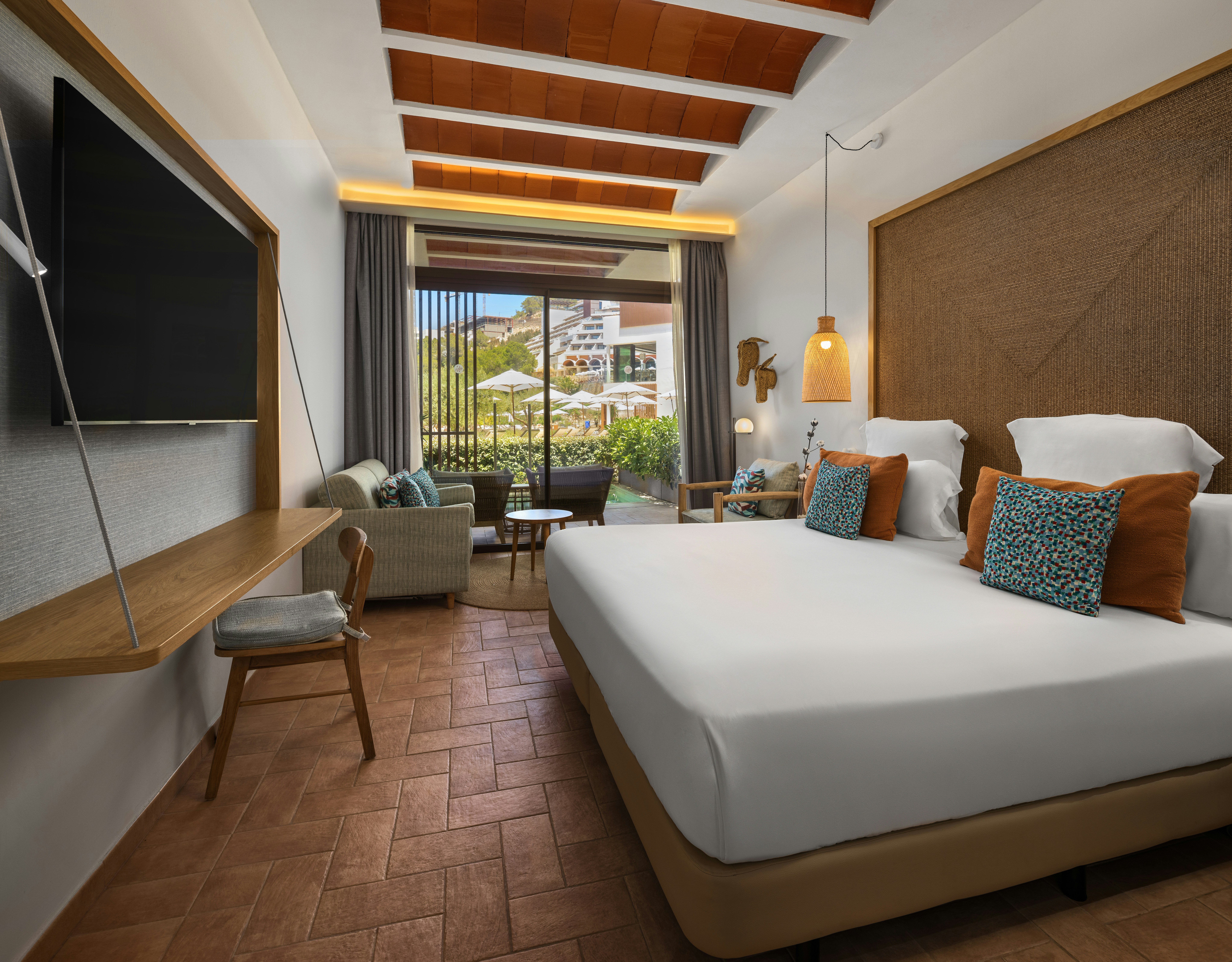 Club, King Bed, Swim Up Pool