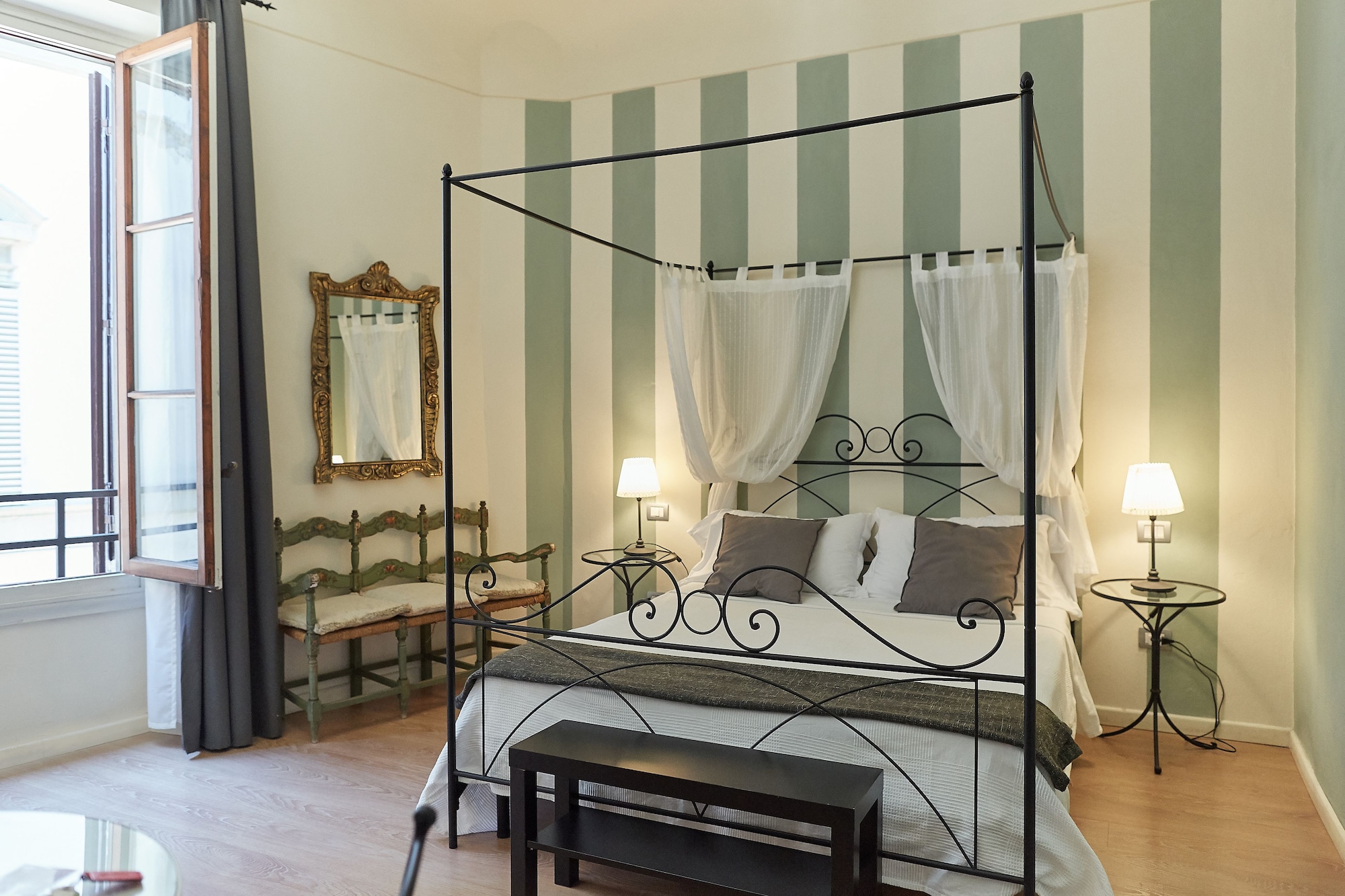 SUPERIOR, QUEEN BED, DUOMO VIEW, CITY VIEW