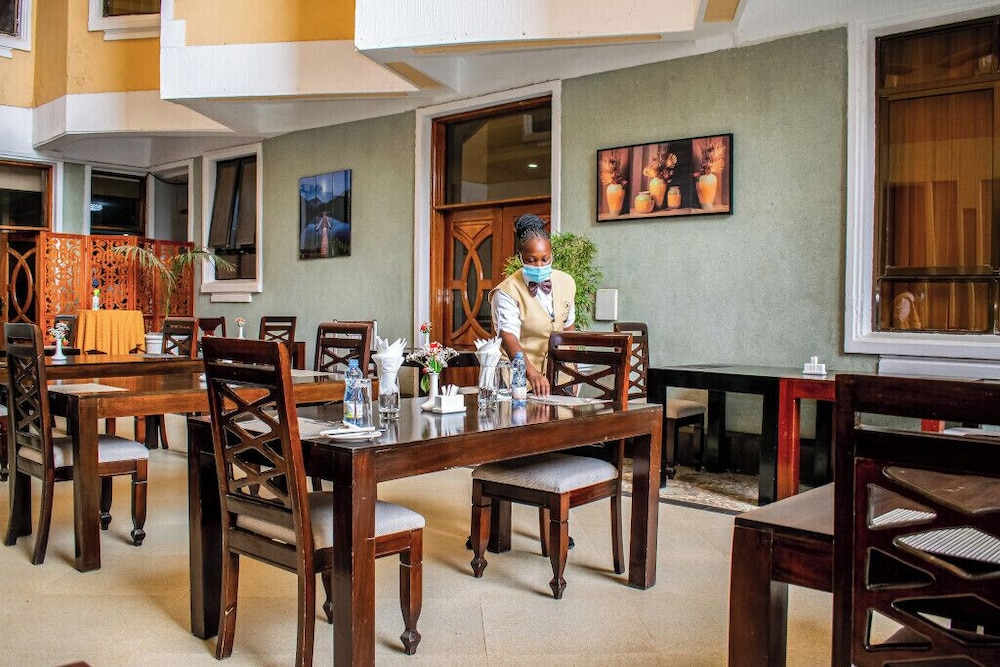 Astorian Grand Hotel 46/50