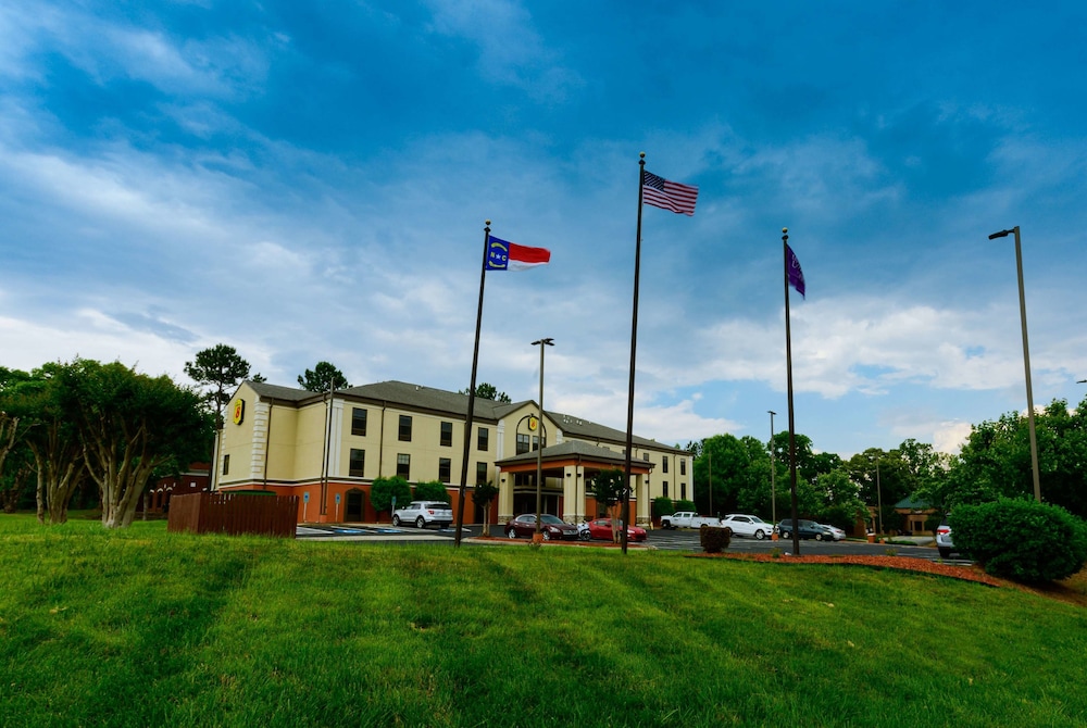 Super 8 by Wyndham High Point/Greensboro 26/34