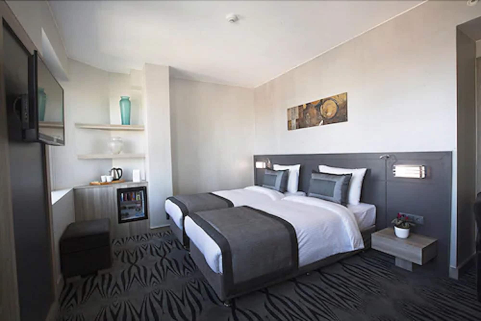 Standard, Double or Twin Bed
