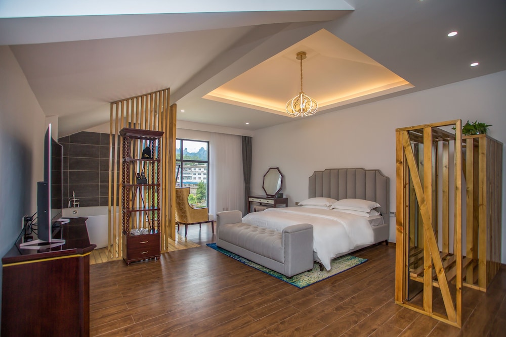 LUXURY, STUDIO, SUITE, KING BED, RIVER VIEW, BATHTUB