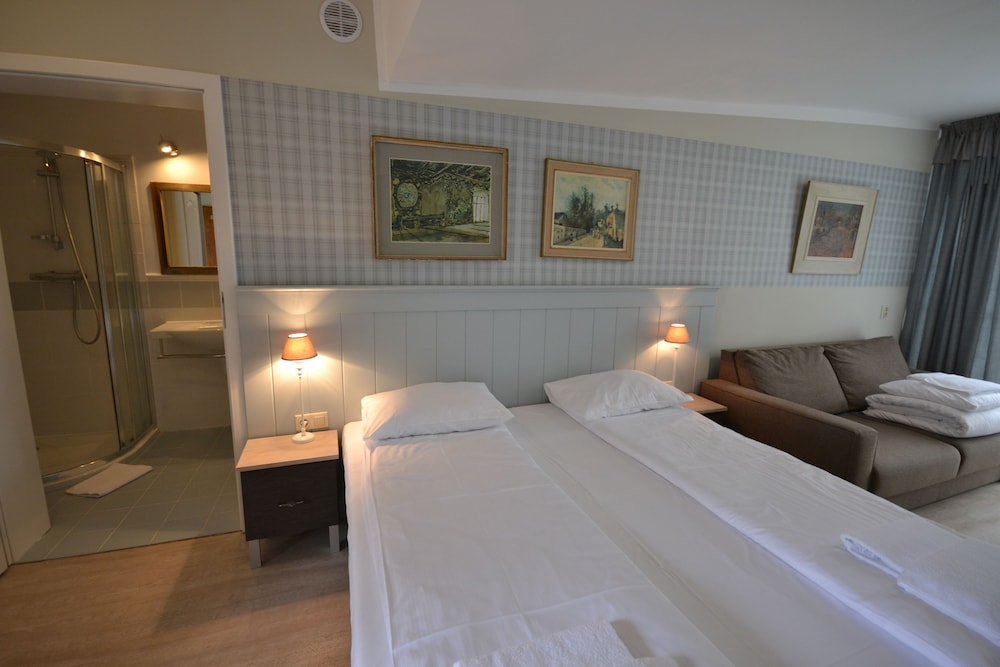 LUXURY, DOUBLE BED