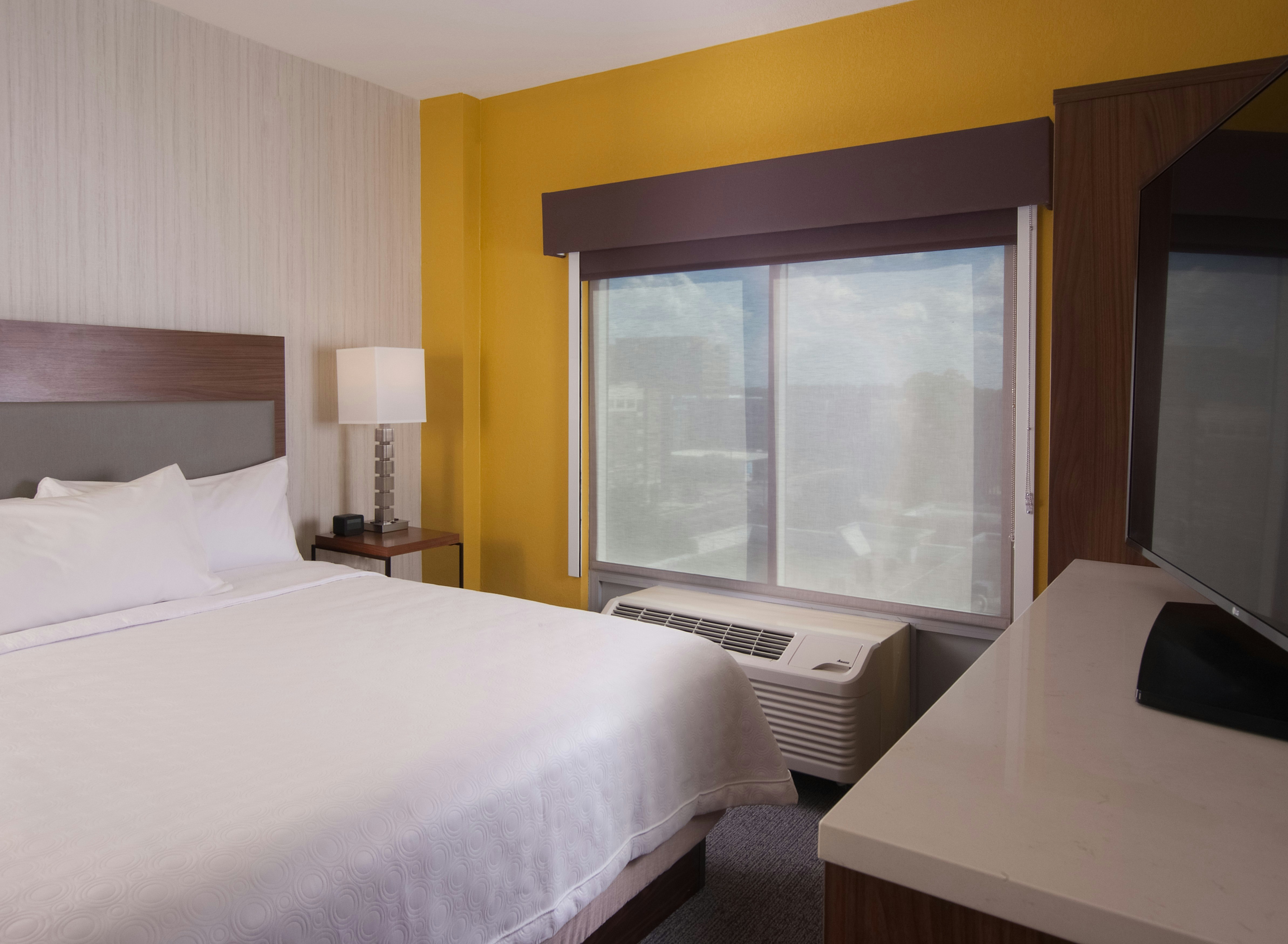 1 BEDROOM, SUITE, KING BED
