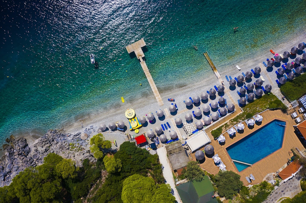 ADRINA BEACH 60/67
