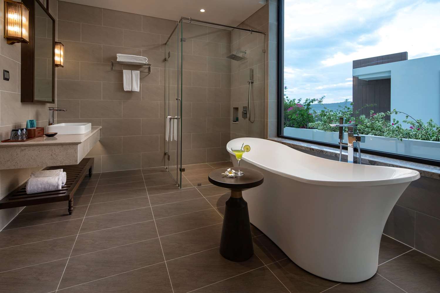 Wyndham Grand KN Paradise Cam Ranh 41/44