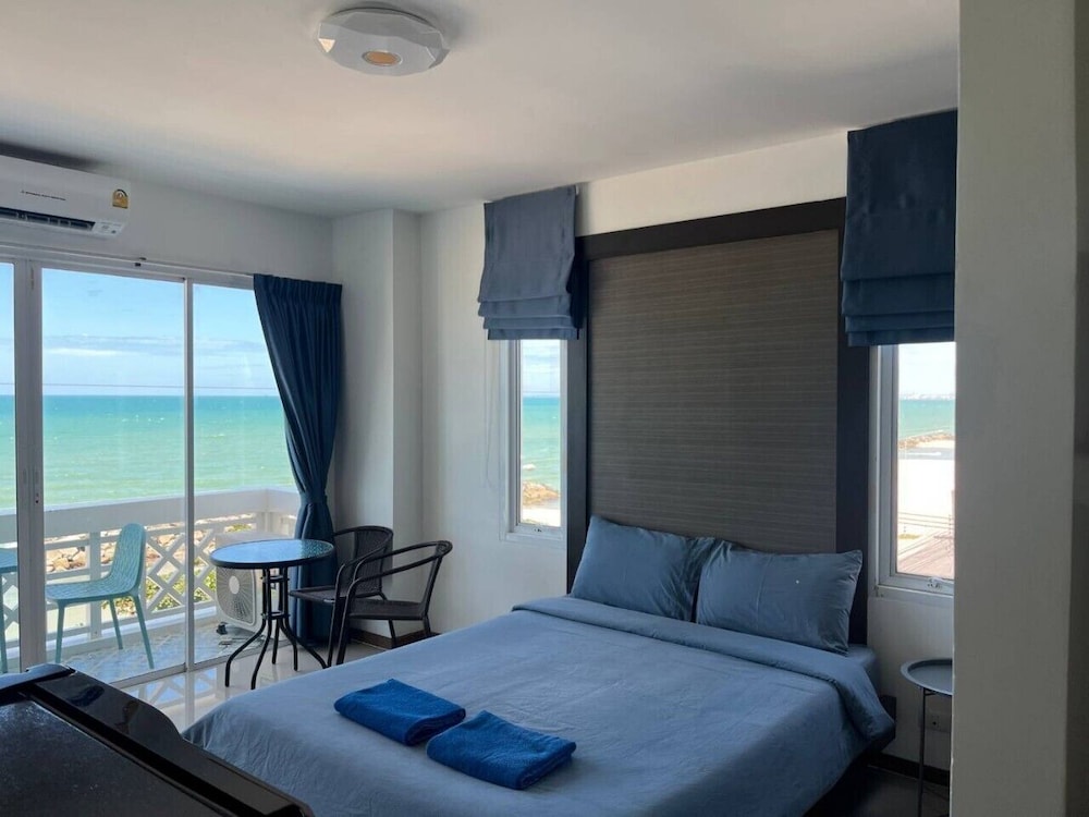 STANDARD, DOUBLE BED, SEA VIEW