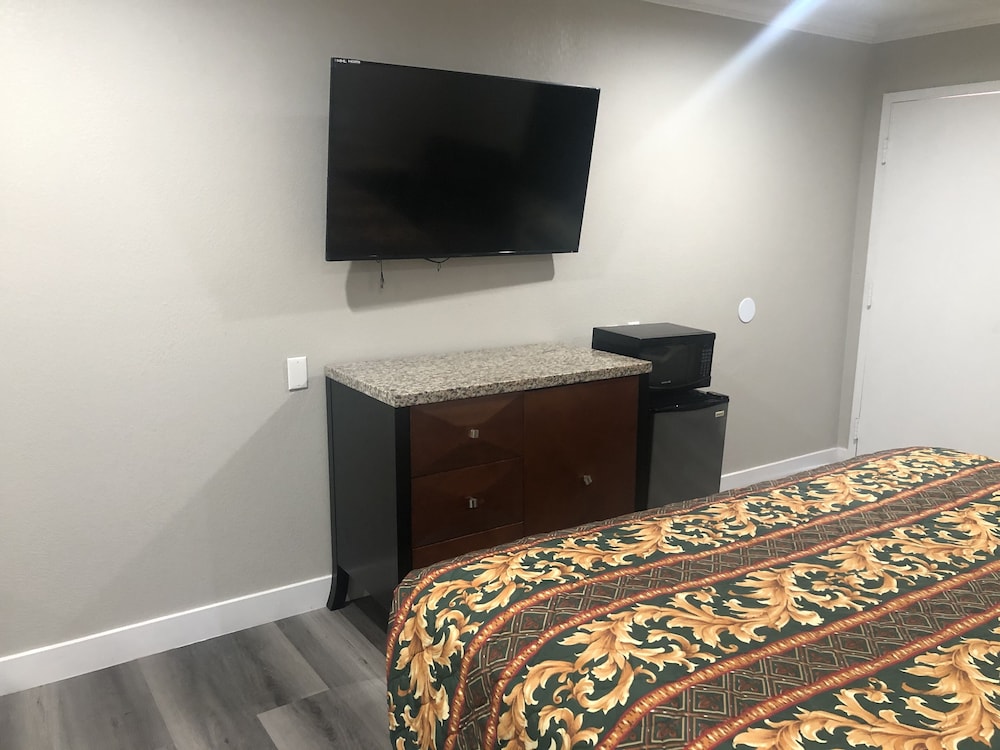 Economy Inn 23/25