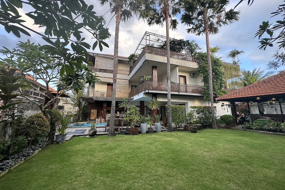 The Paving Villa 49/51