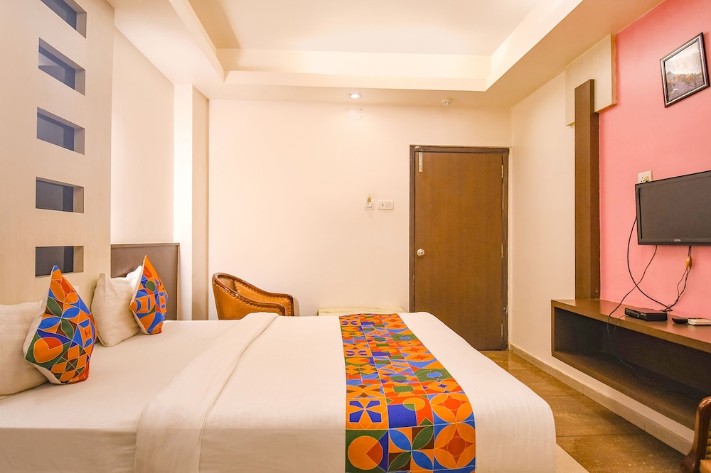 Fabhotel Emerald 12/36