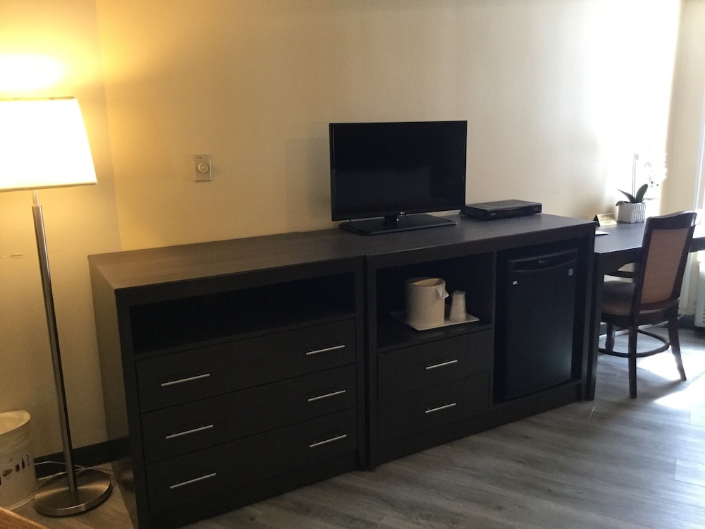 Econo Lodge Metro 33/36