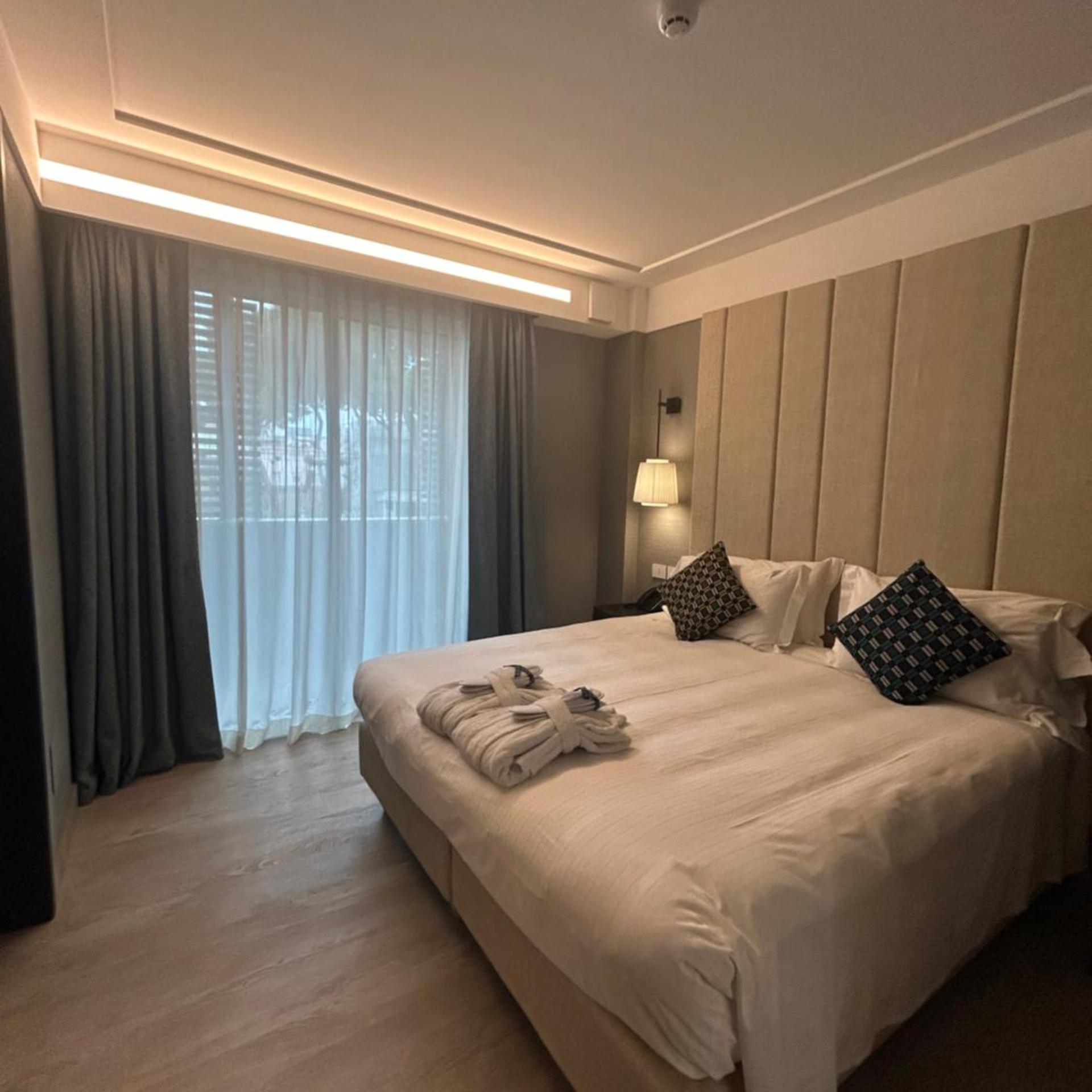 JUNIOR SUITE, DELUXE