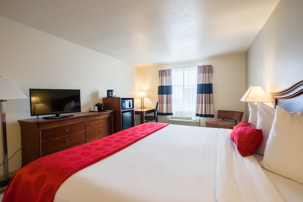 Cottonwood Suites Savannah Hotel and Conference Center 27/71