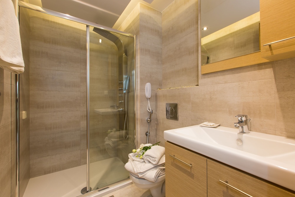 Superior 1 Bedroom Apartment 2 PAX