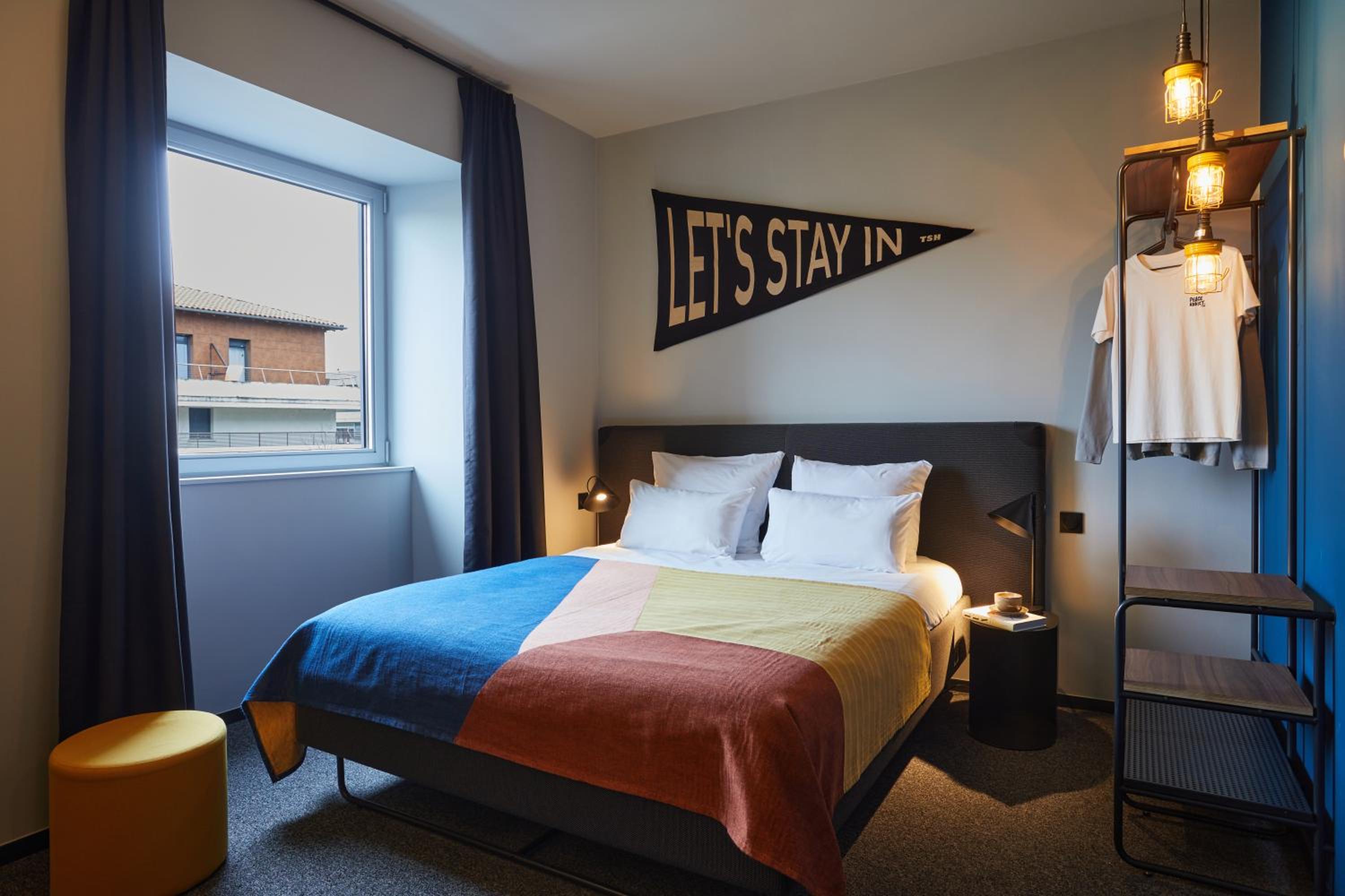 STUDIO, KING BED