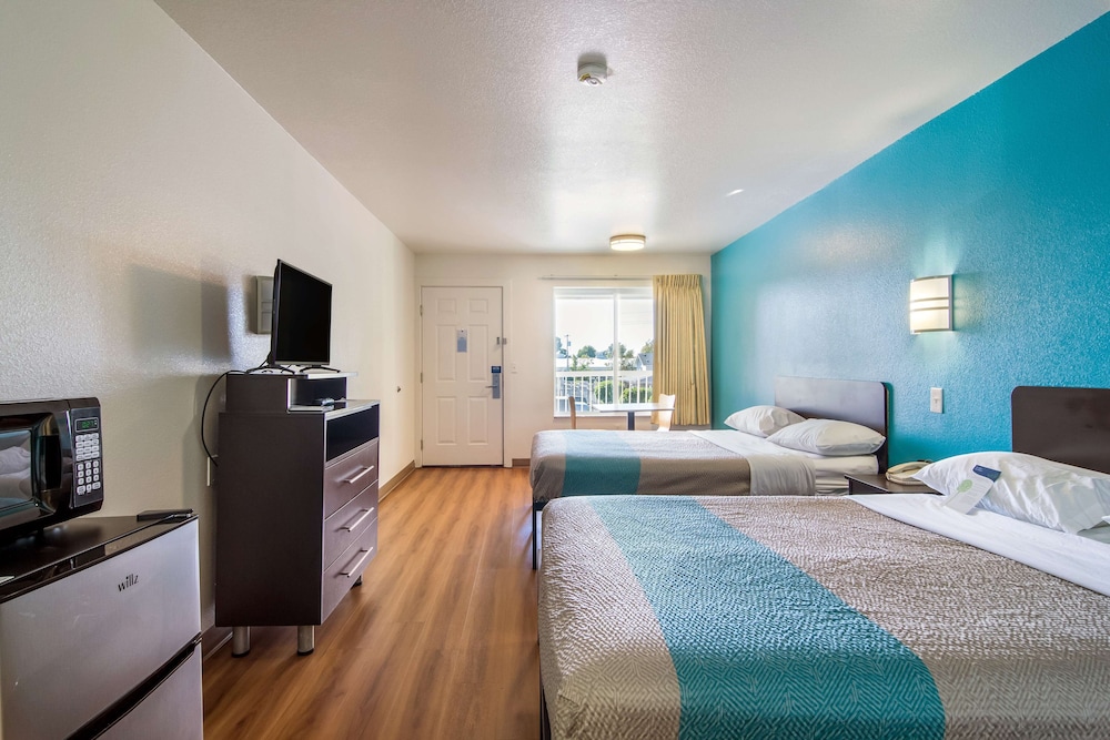 Motel6 Portland, OR Mall 205 15/37
