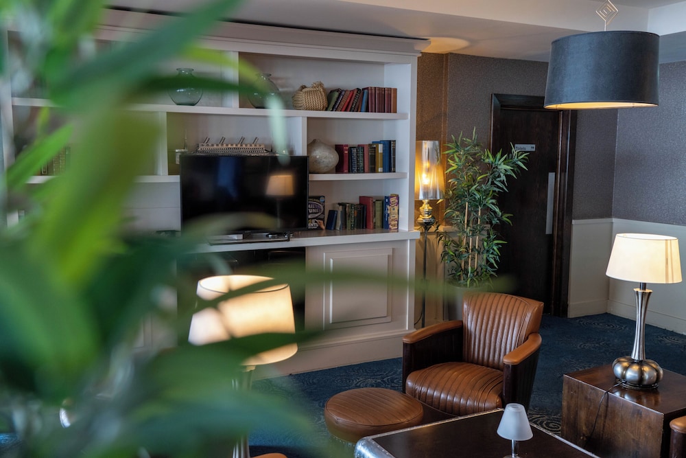 Redcastle Hotel 28/50