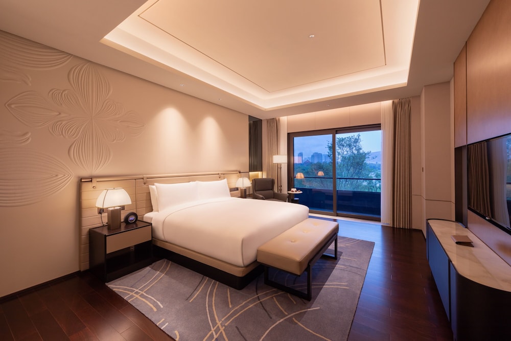 Red Level, Suite, King Bed