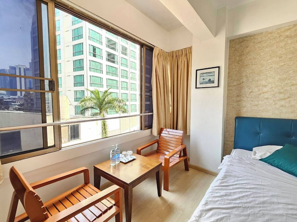 OYO 299 Crown BTS Nana Hotel 22/43