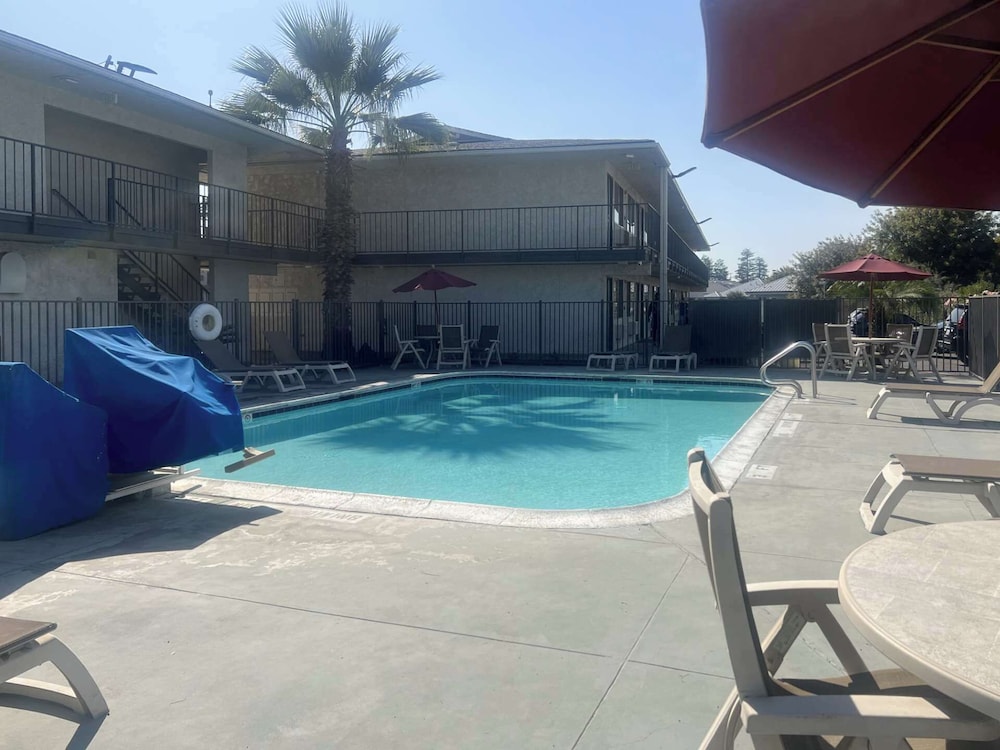 Motel6 Tulare, CA 39/60