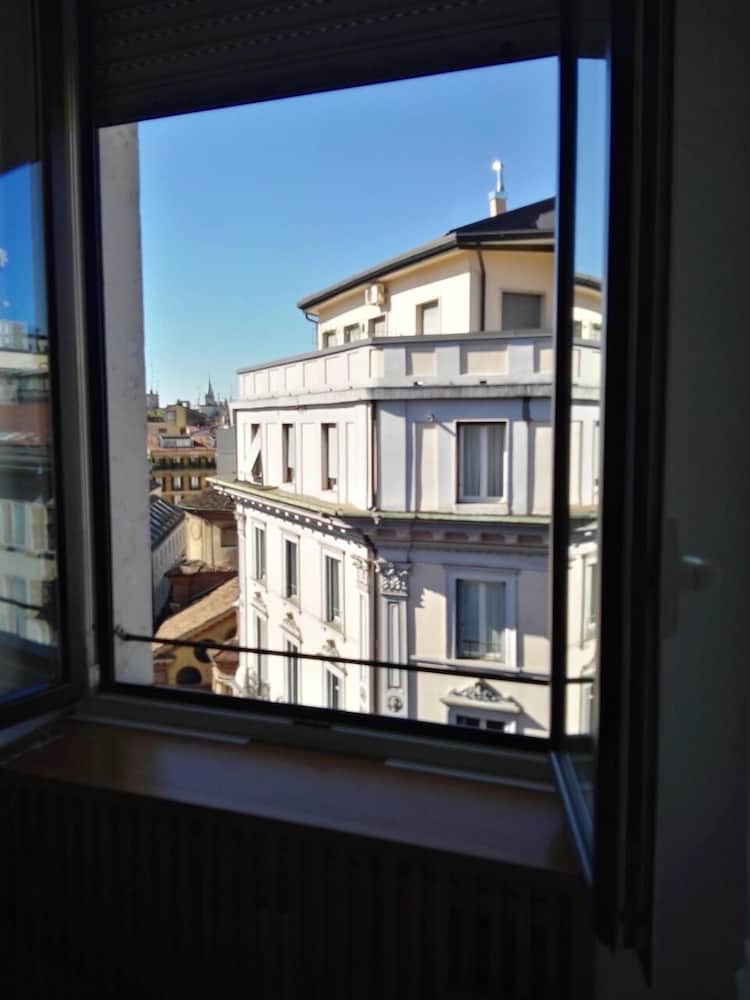 Milan Retreats Duomo 7/50