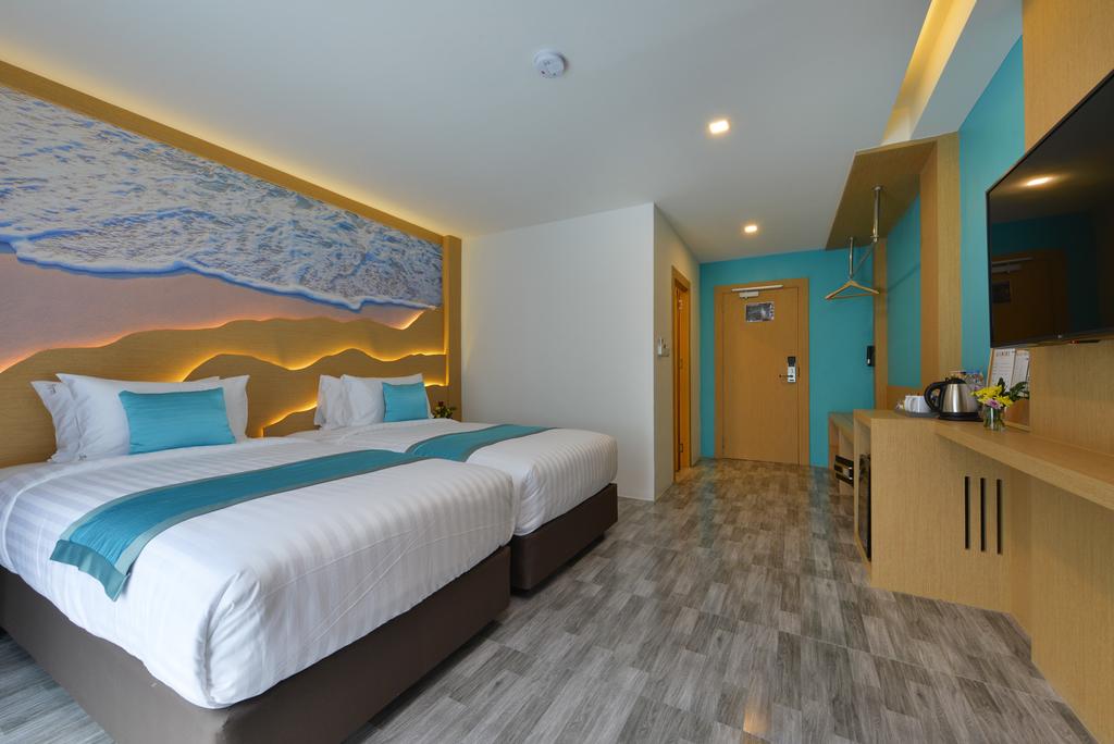 DELUXE, TWIN BEDS