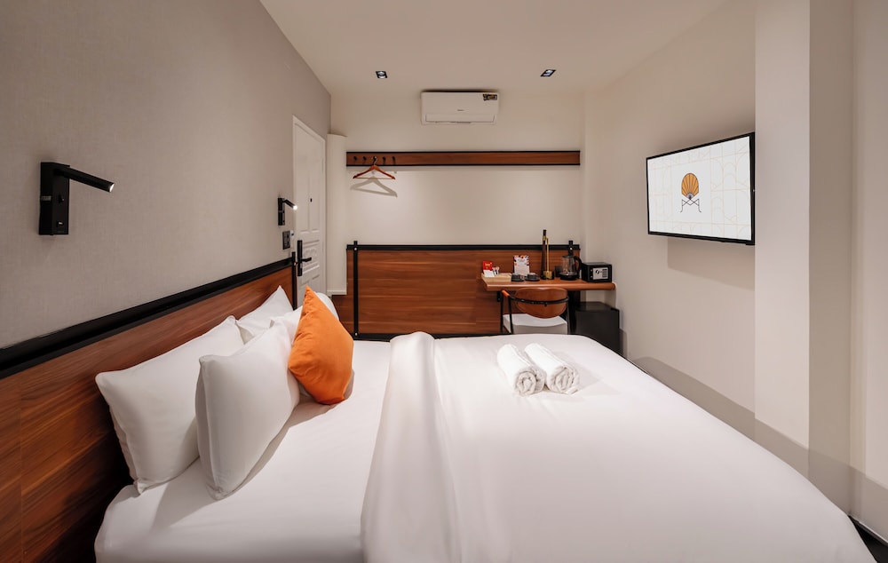 Metrolux City Contemporary Hotel 8/50