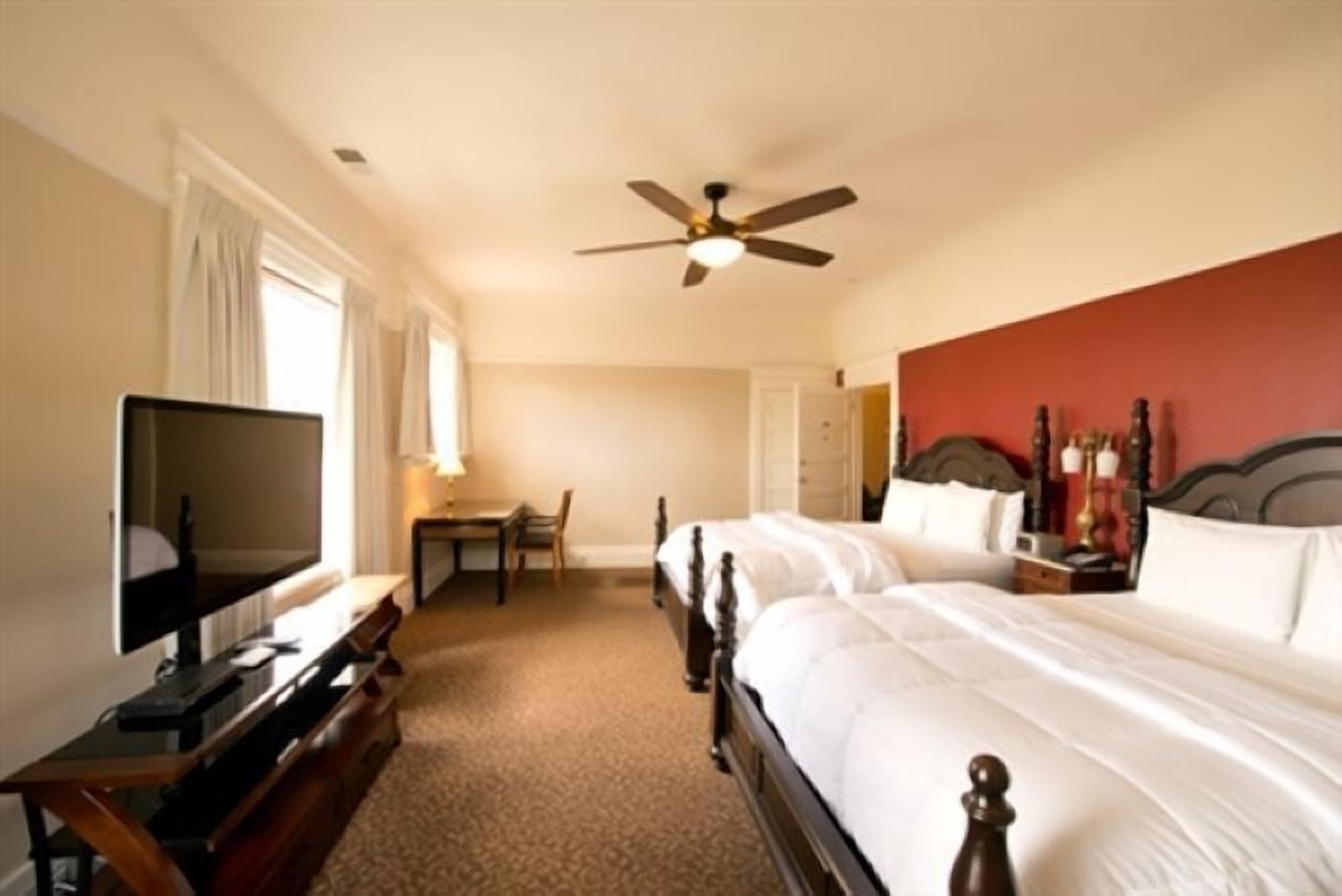 STANDARD, 2 QUEEN BEDS